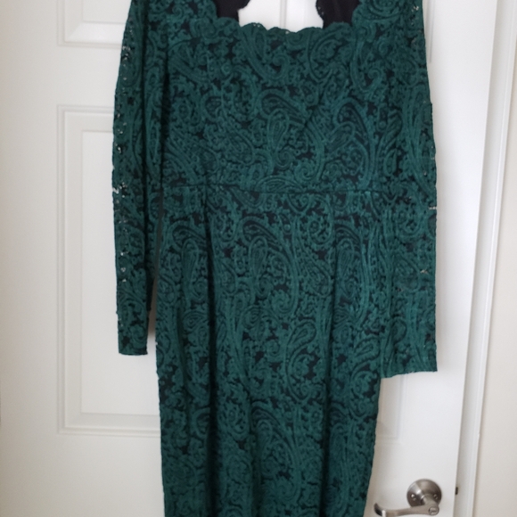 Emerald Green Lace Dress - Picture 1 of 3